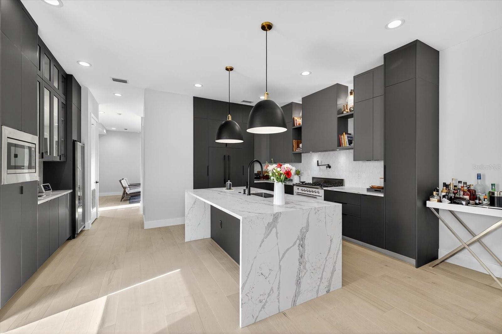 Image 13 of 60 For 423 Amelia Avenue 2