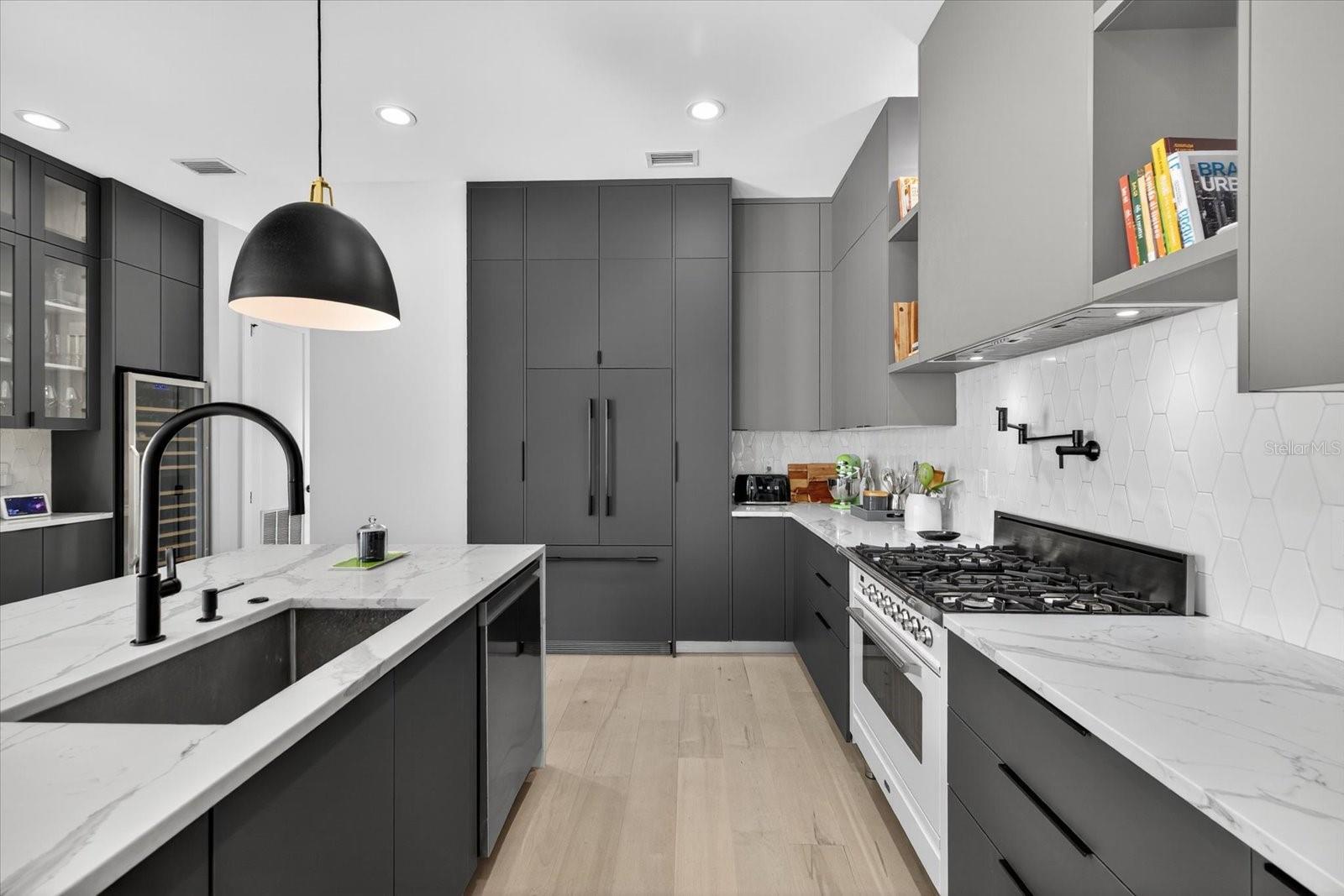 Image 16 of 60 For 423 Amelia Avenue 2