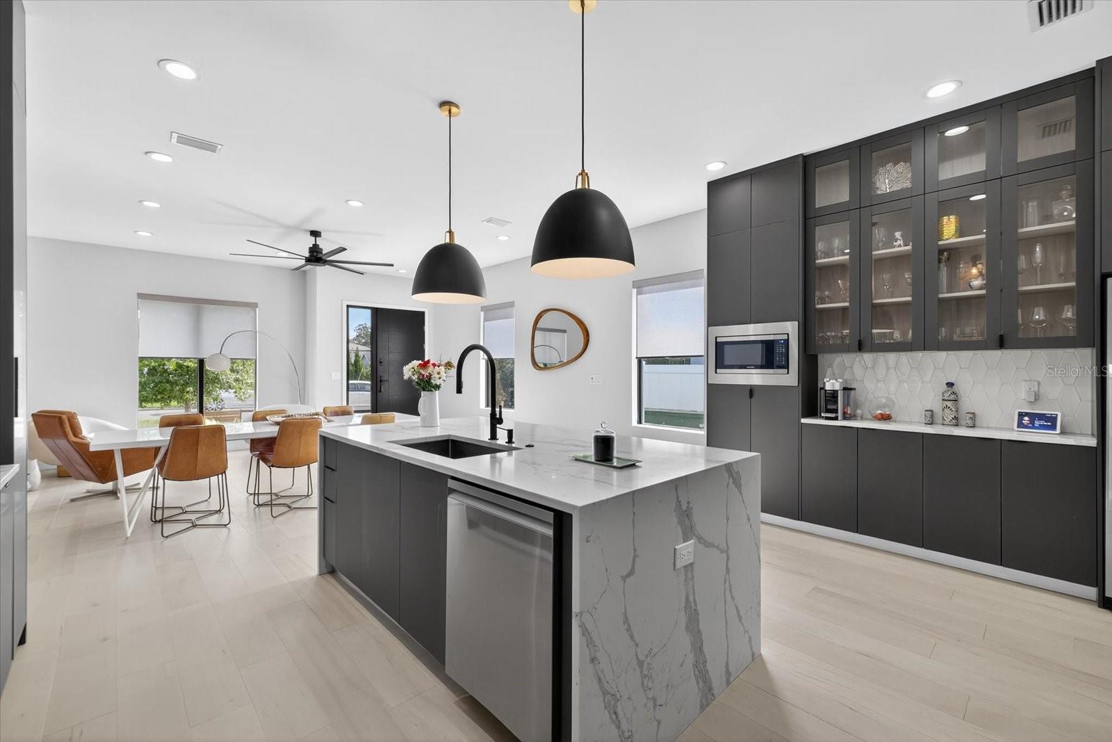 Image 17 of 60 For 423 Amelia Avenue 2