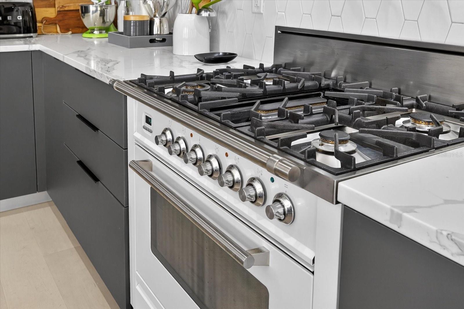 Image 18 of 60 For 423 Amelia Avenue 2