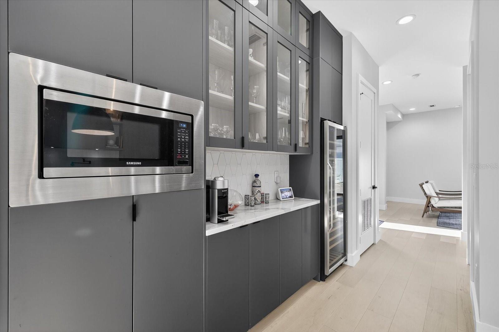 Image 19 of 60 For 423 Amelia Avenue 2