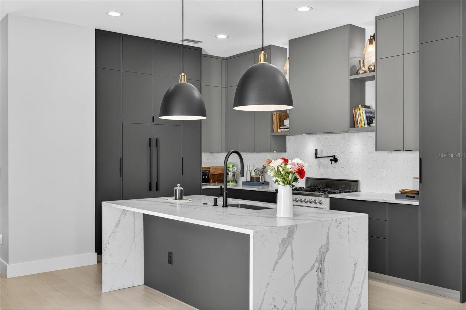 Image 21 of 60 For 423 Amelia Avenue 2