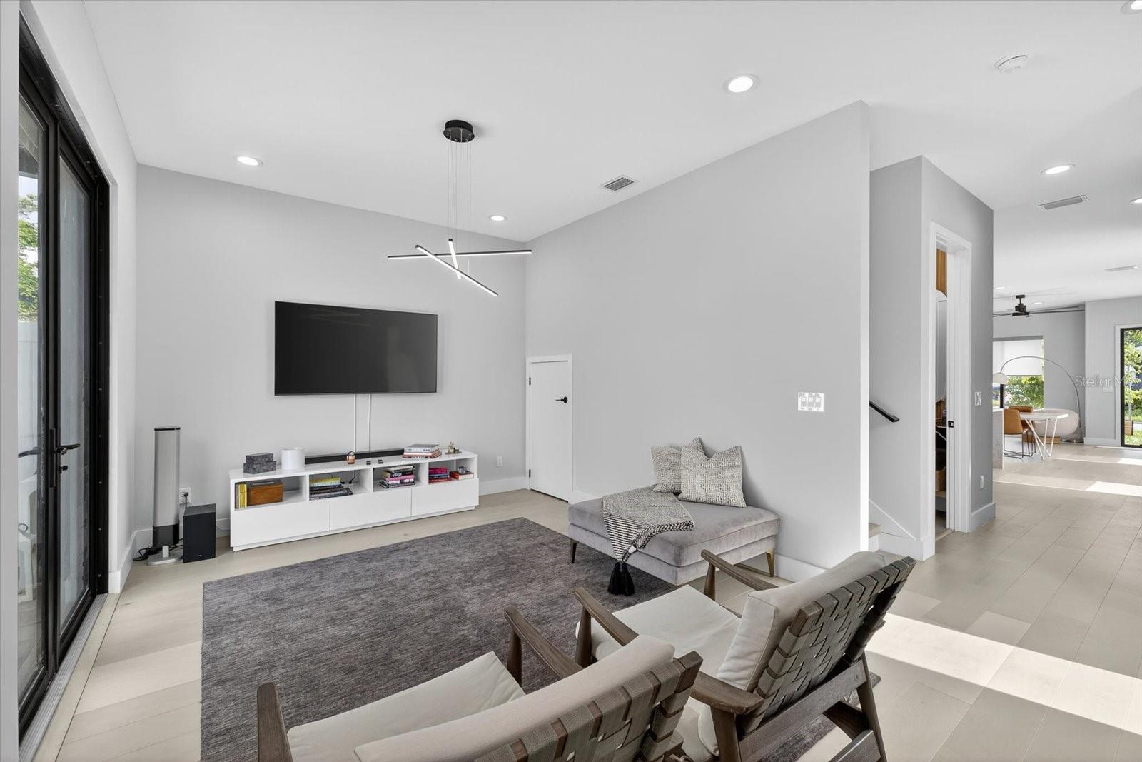 Image 23 of 60 For 423 Amelia Avenue 2