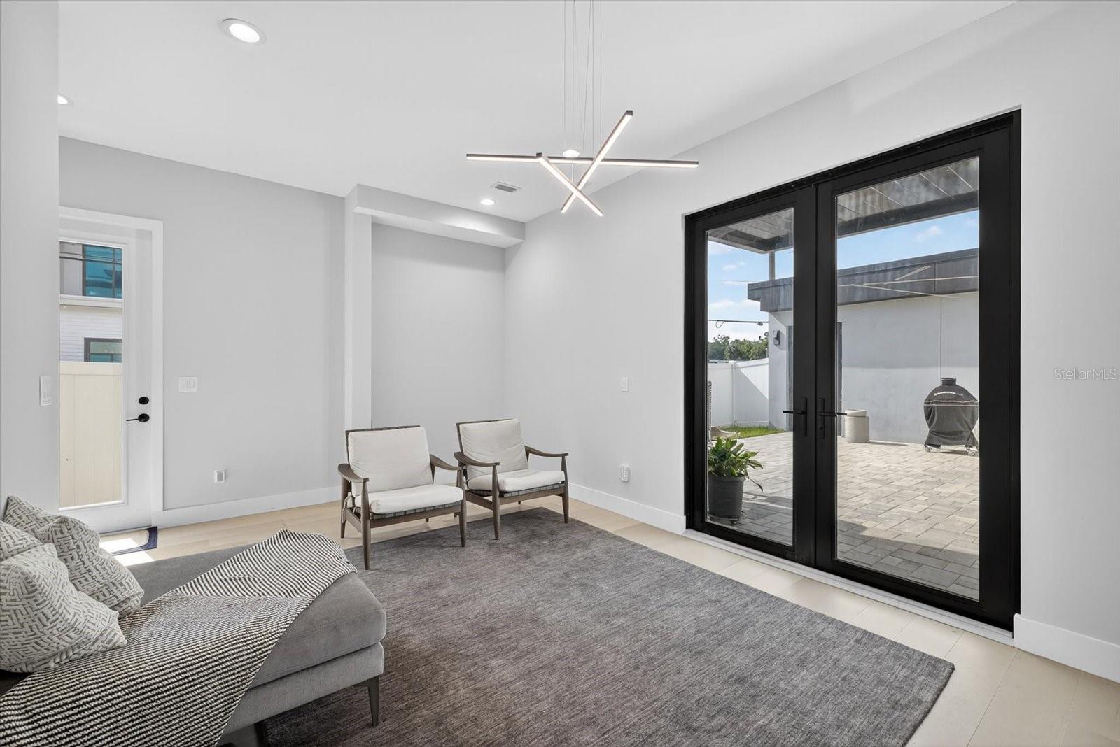 Image 24 of 60 For 423 Amelia Avenue 2