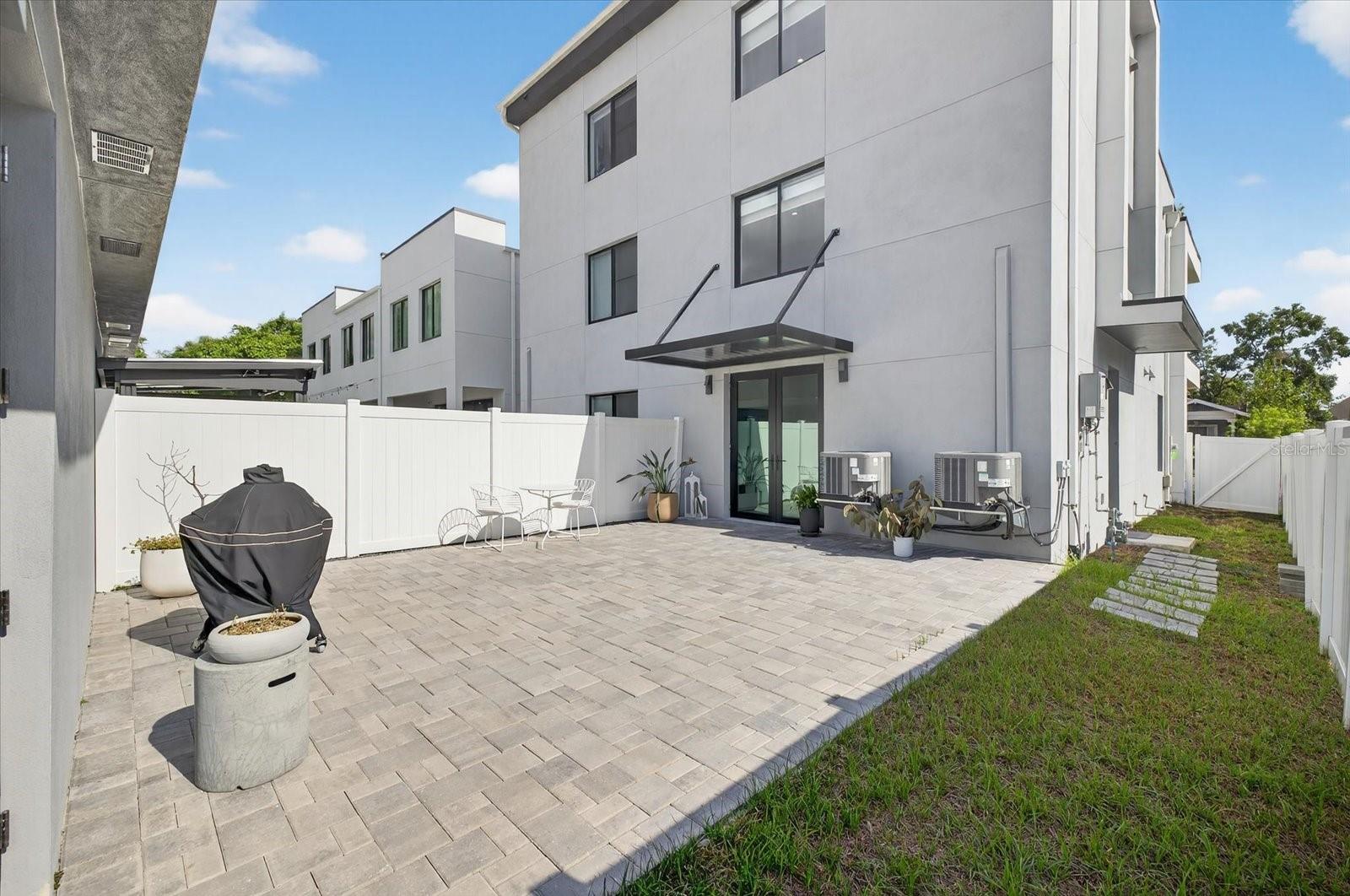 Image 25 of 60 For 423 Amelia Avenue 2