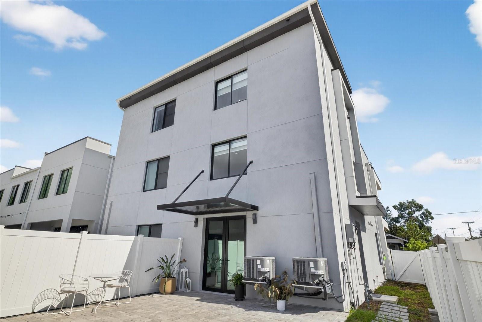 Image 27 of 60 For 423 Amelia Avenue 2