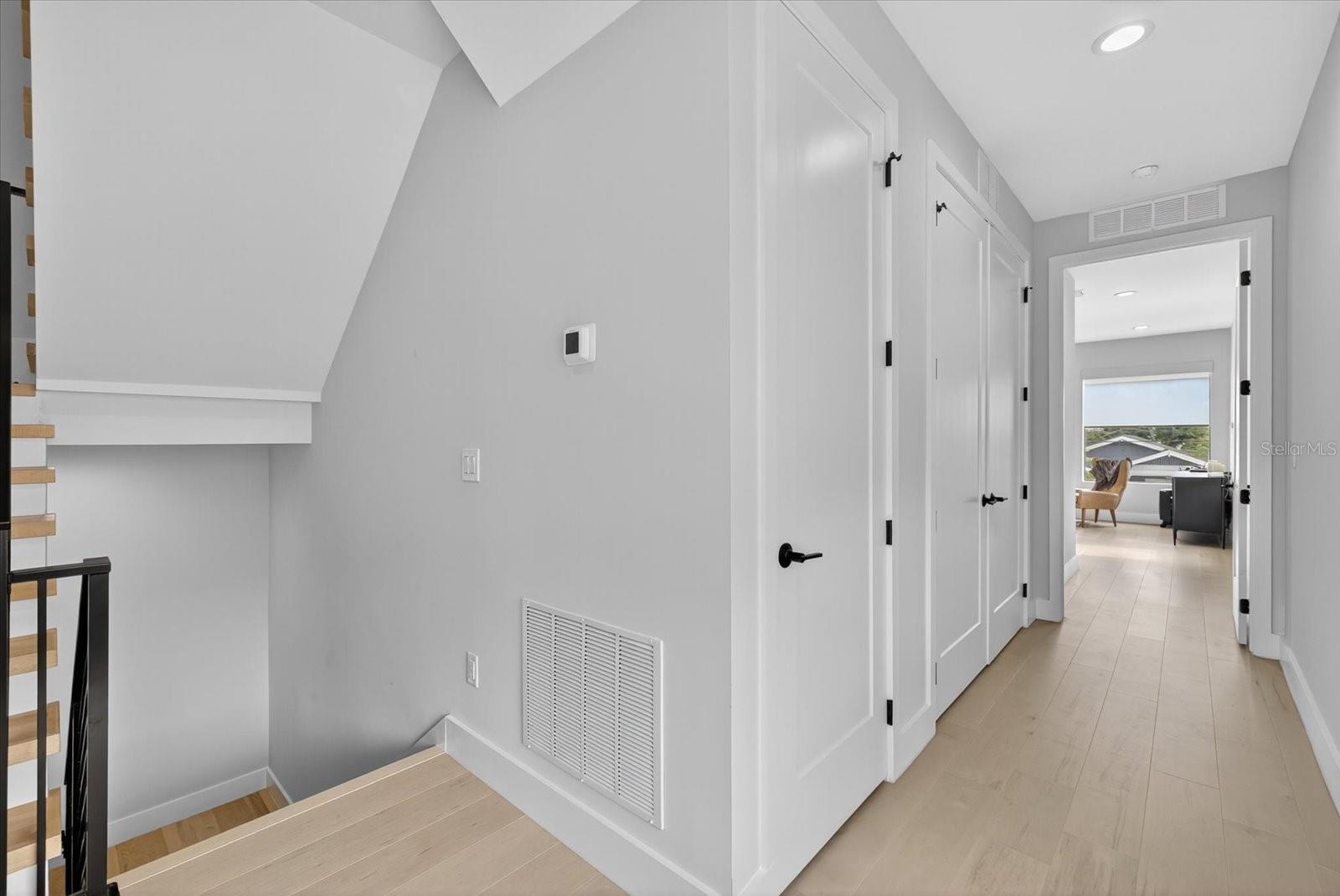 Image 32 of 60 For 423 Amelia Avenue 2