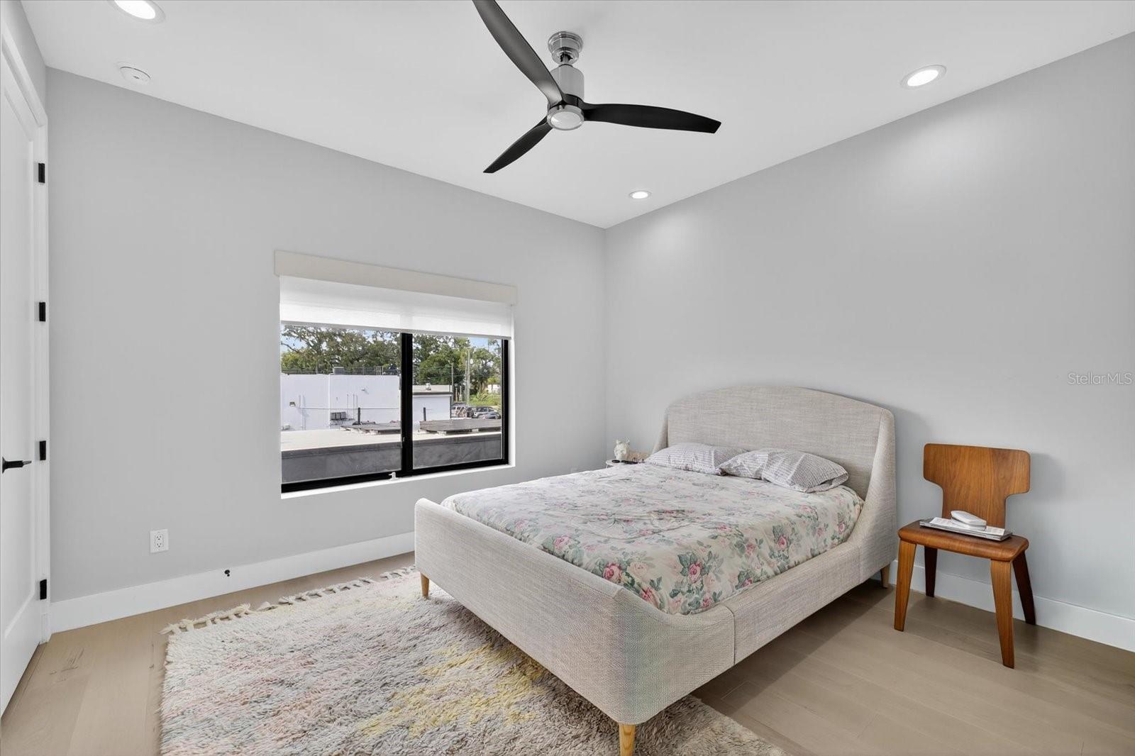 Image 33 of 60 For 423 Amelia Avenue 2