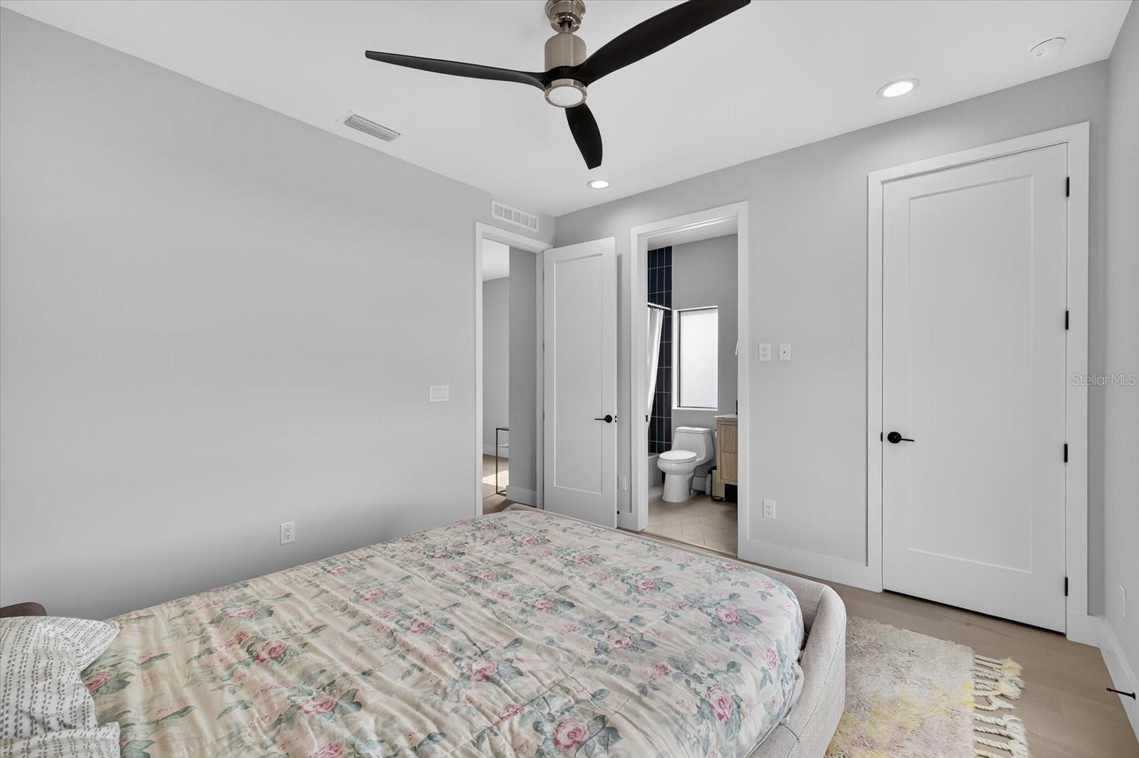 Image 34 of 60 For 423 Amelia Avenue 2