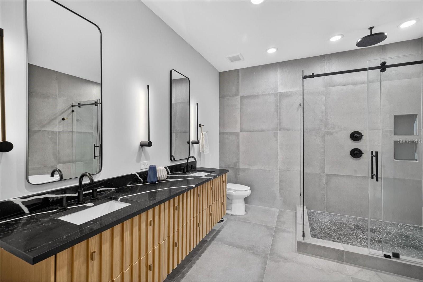 Image 41 of 60 For 423 Amelia Avenue 2