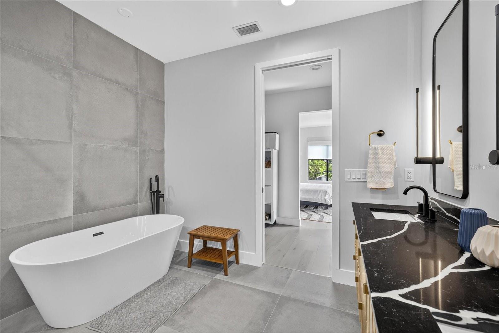 Image 42 of 60 For 423 Amelia Avenue 2