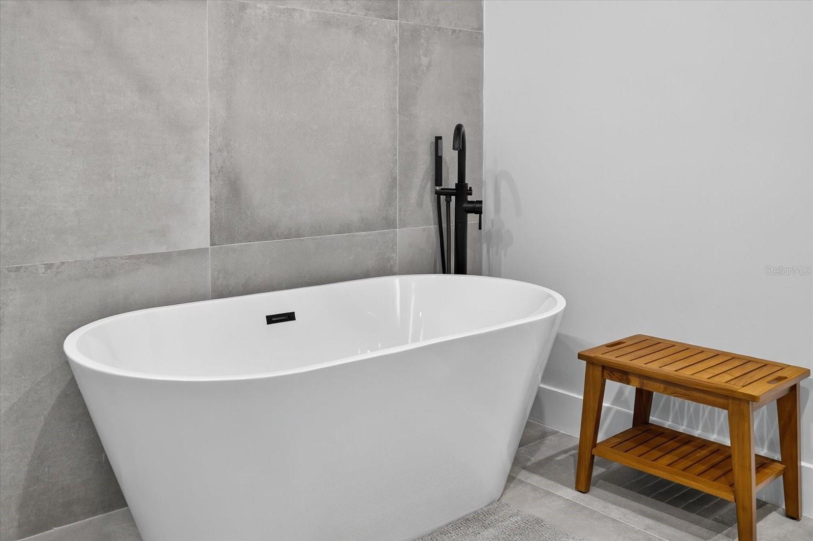 Image 43 of 60 For 423 Amelia Avenue 2