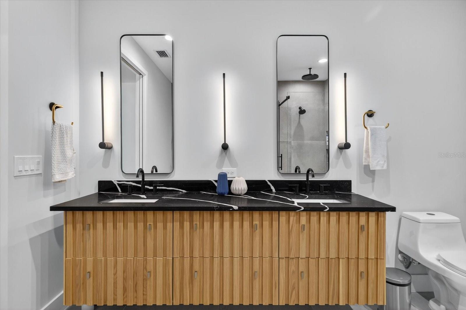 Image 44 of 60 For 423 Amelia Avenue 2