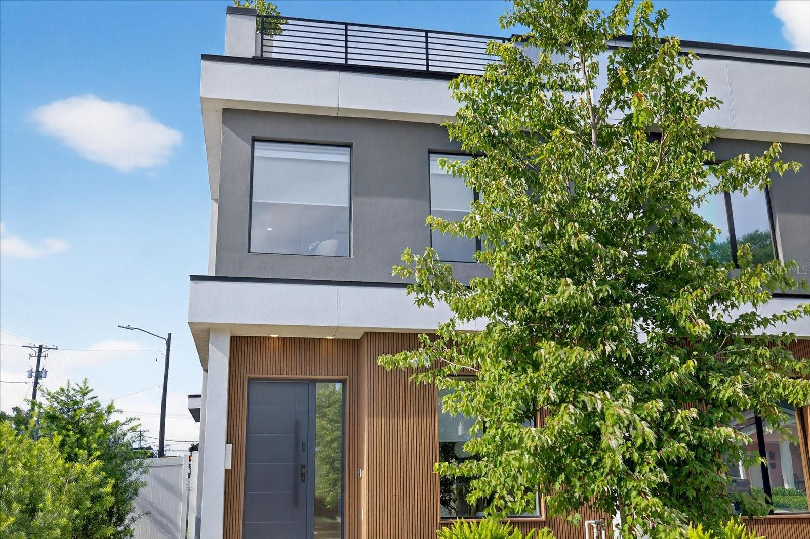 Image 6 of 60 For 423 Amelia Avenue 2