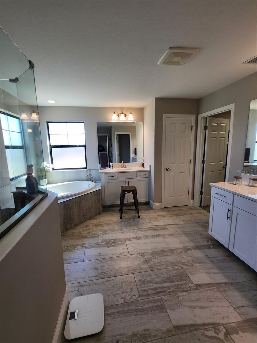 Image 11 of 37 For 3934 Maurice Avenue