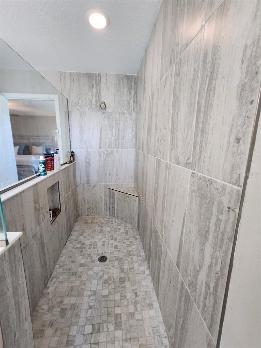 Image 15 of 37 For 3934 Maurice Avenue