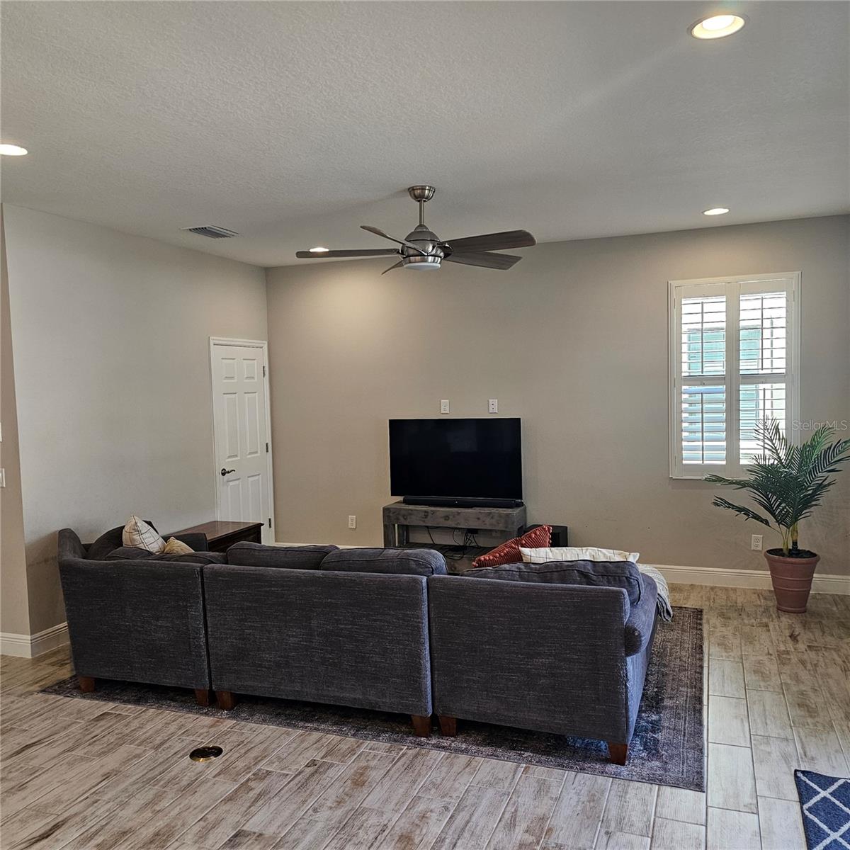 Image 6 of 37 For 3934 Maurice Avenue