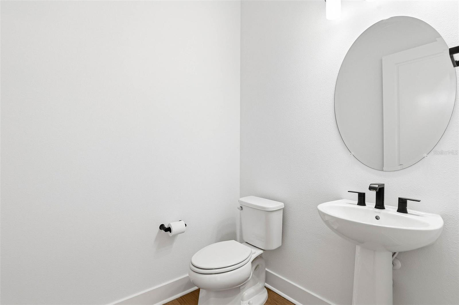 Image 17 of 90 For 6962 Jared Oaks Drive