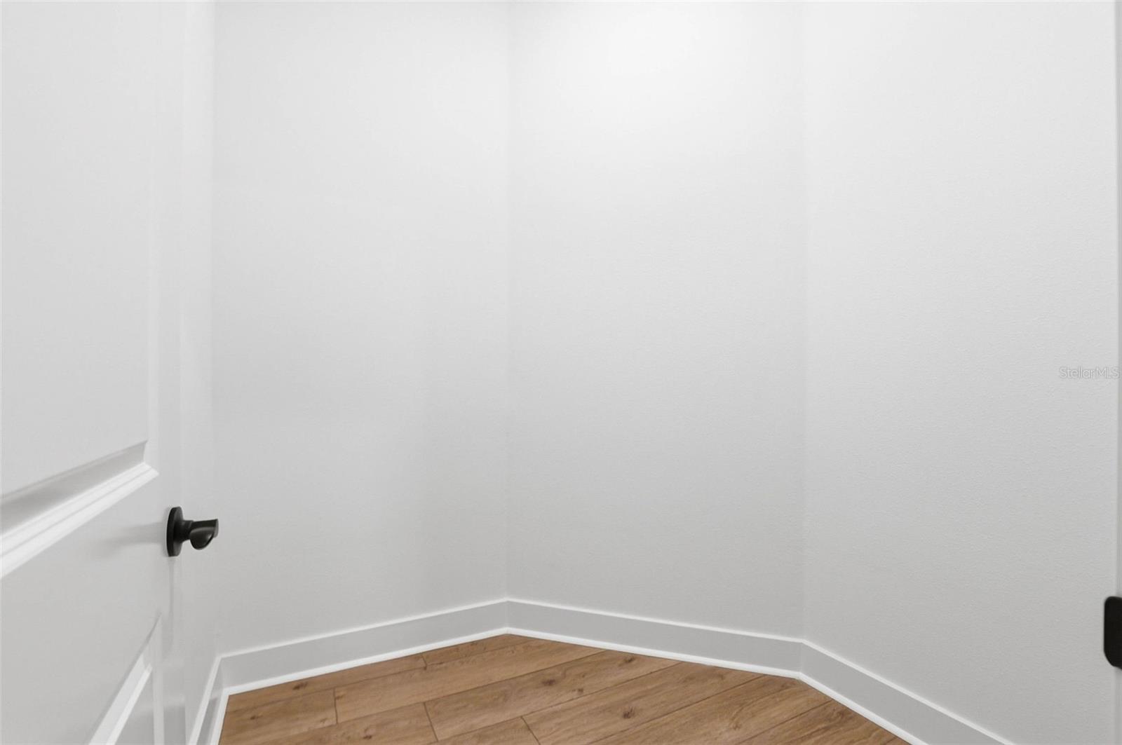 Image 18 of 90 For 6962 Jared Oaks Drive