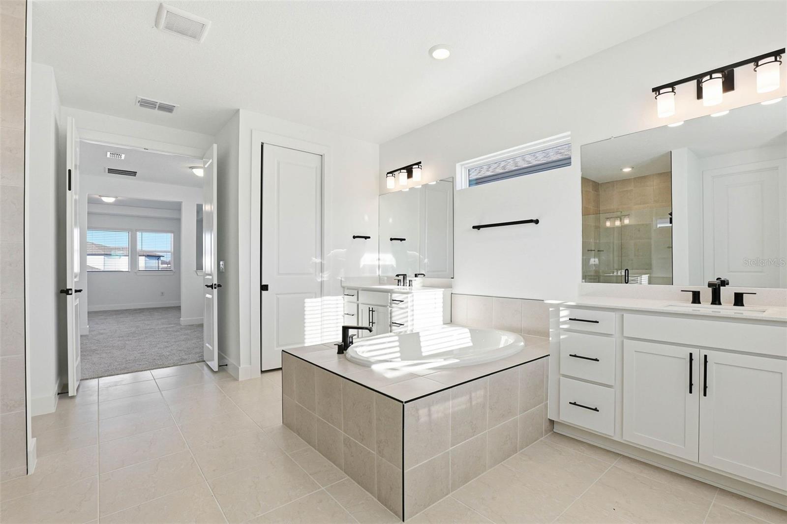 Image 42 of 90 For 6962 Jared Oaks Drive