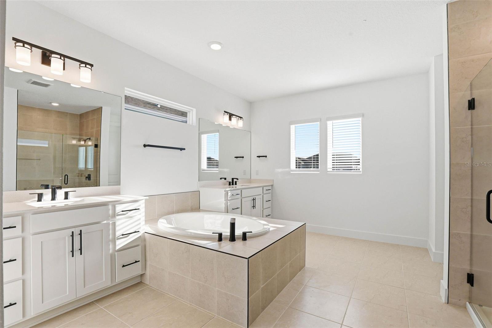 Image 43 of 90 For 6962 Jared Oaks Drive