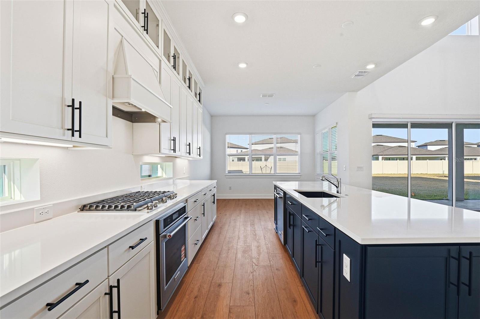 Image 6 of 90 For 6962 Jared Oaks Drive