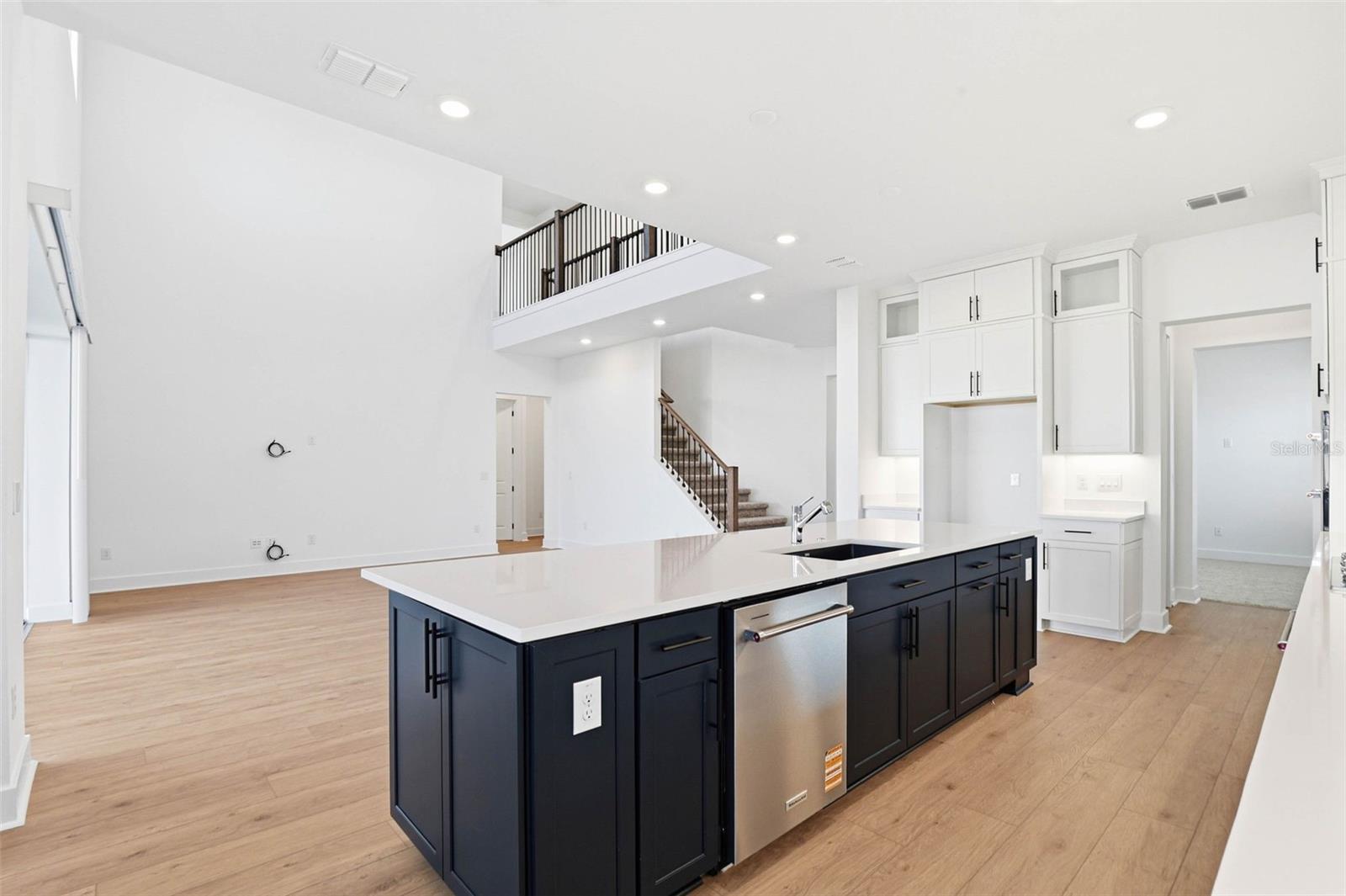 Image 9 of 90 For 6962 Jared Oaks Drive