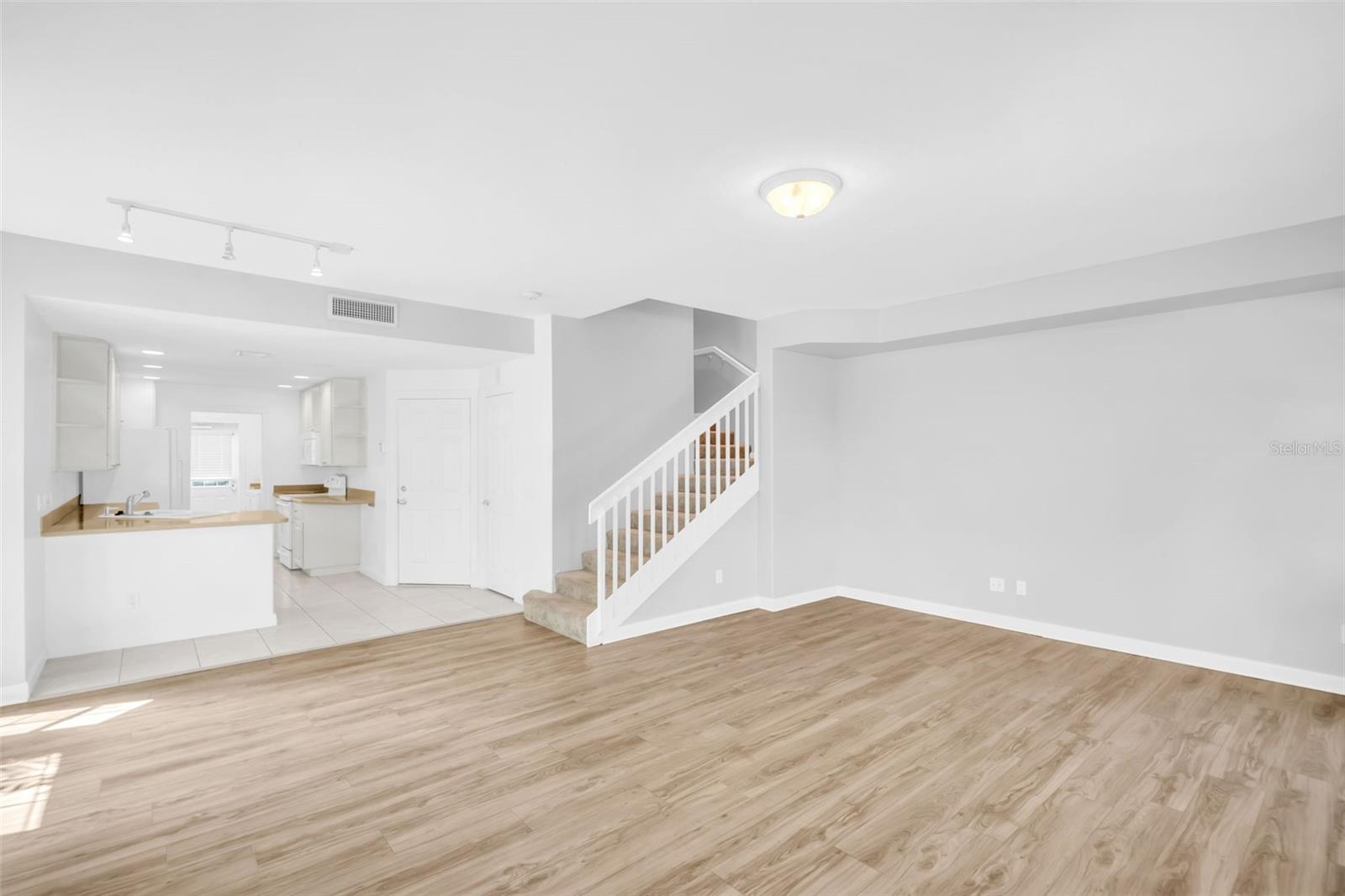 Image 15 of 41 For 1545 Napoli Drive W