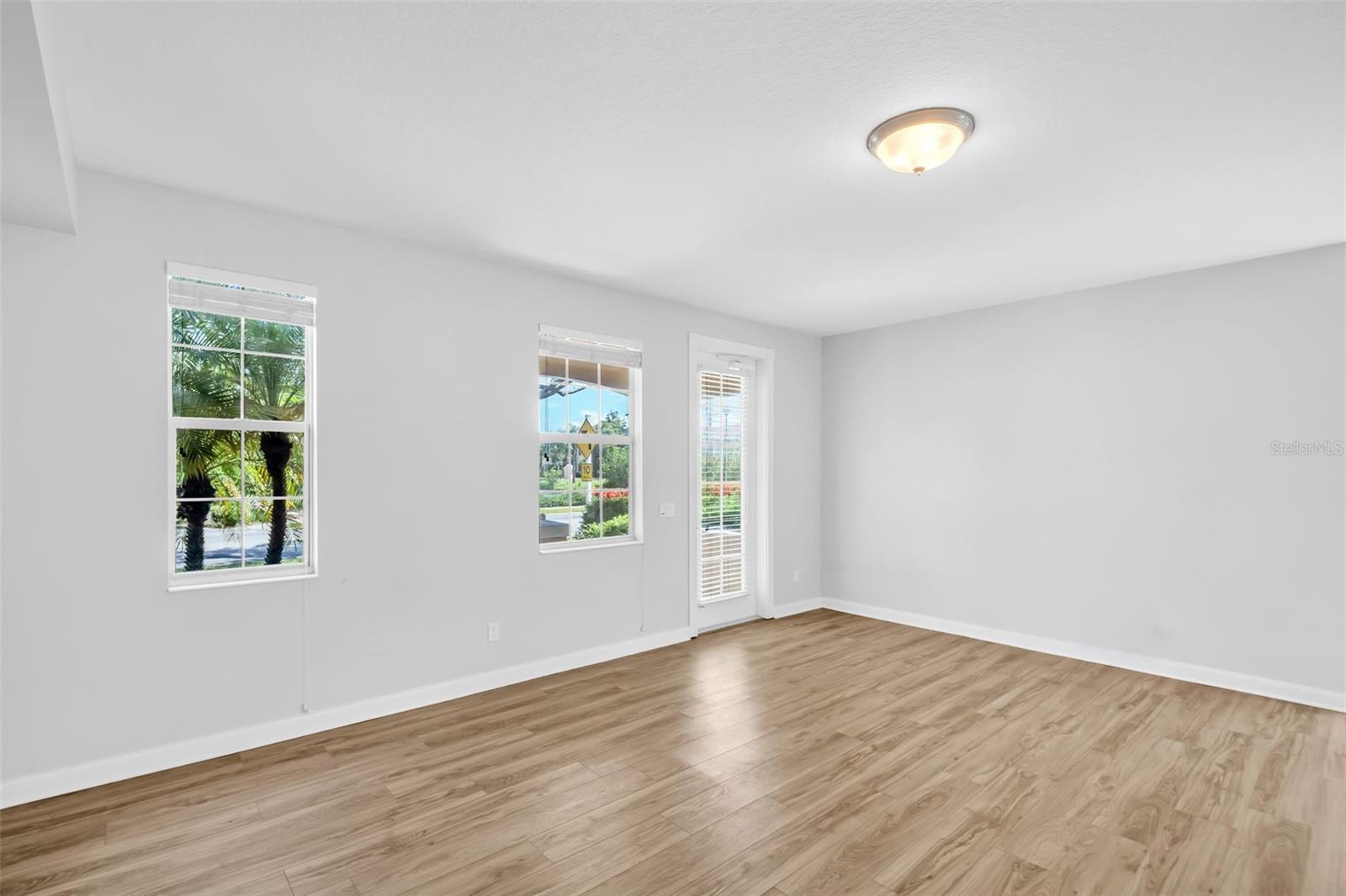 Image 17 of 41 For 1545 Napoli Drive W