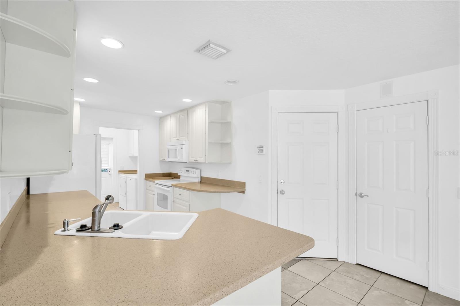 Image 19 of 41 For 1545 Napoli Drive W