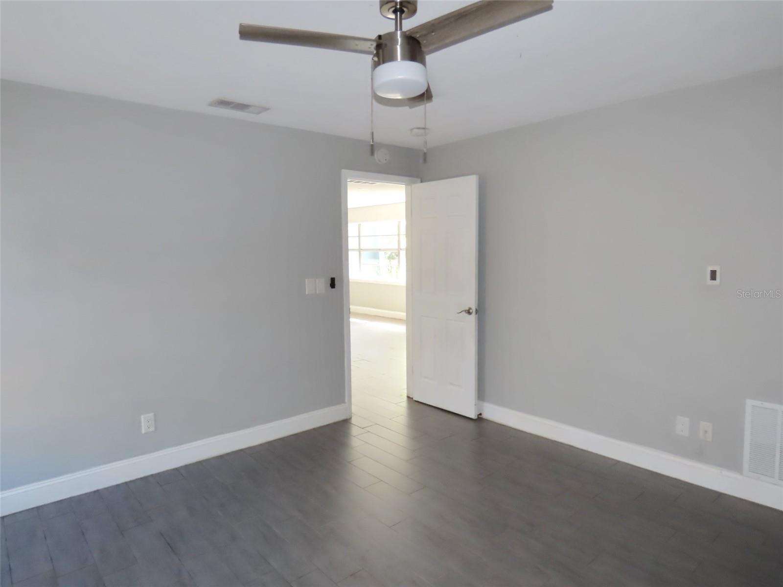 Image 11 of 33 For 1350 Cambridge Drive