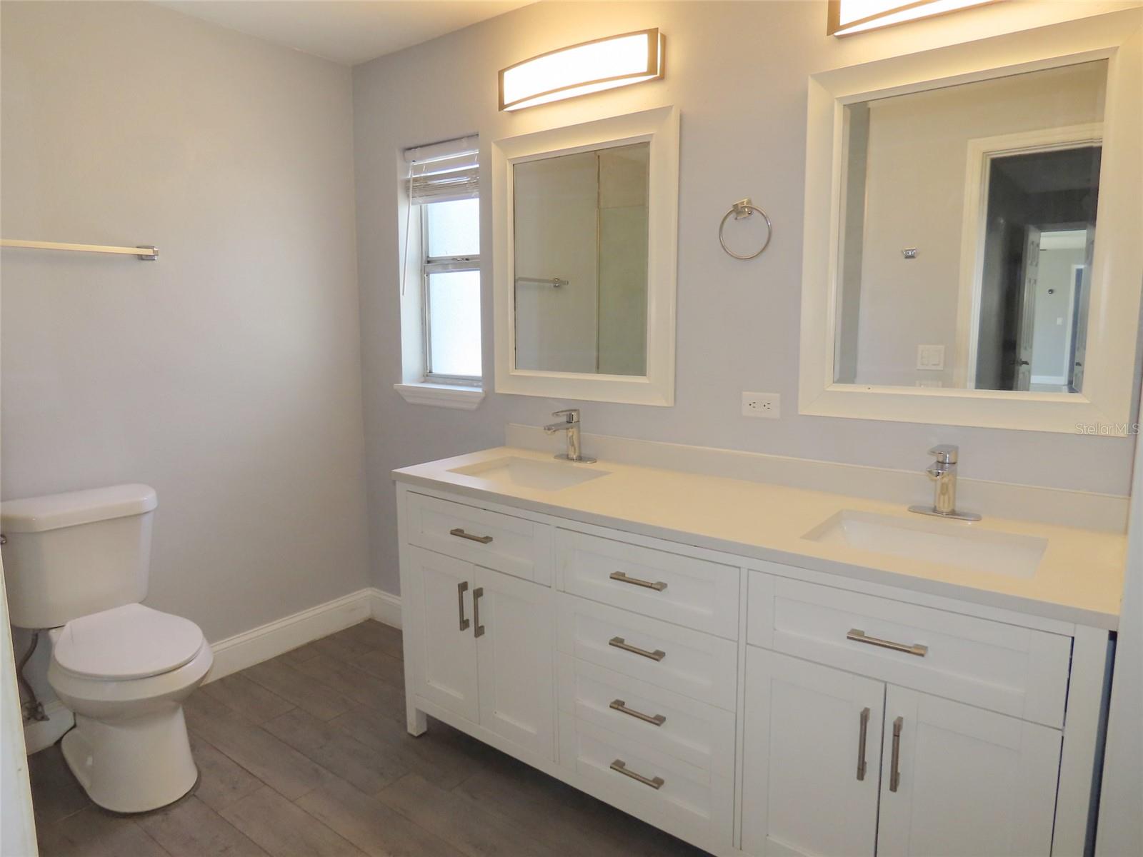 Image 15 of 33 For 1350 Cambridge Drive