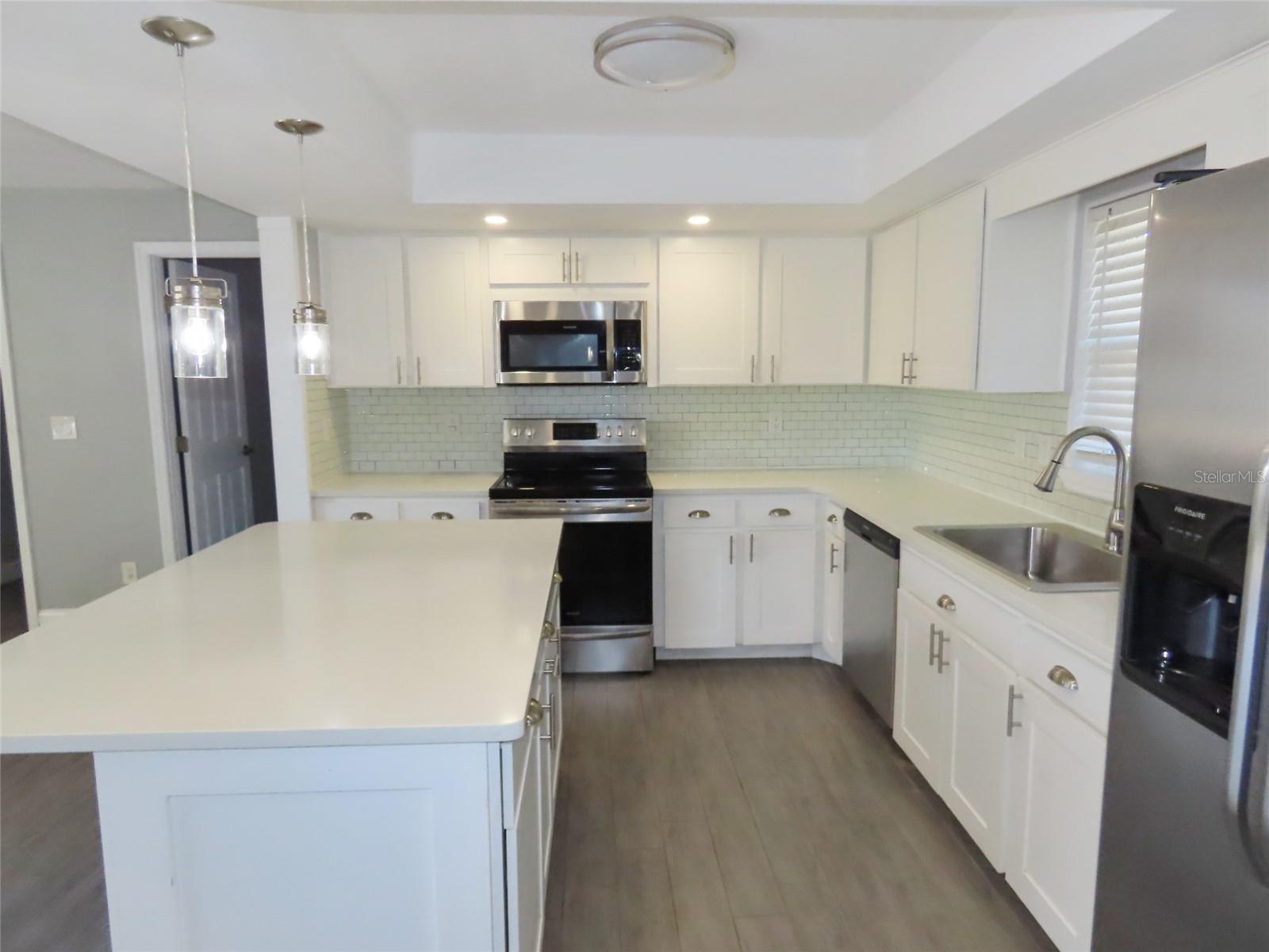 Image 18 of 33 For 1350 Cambridge Drive