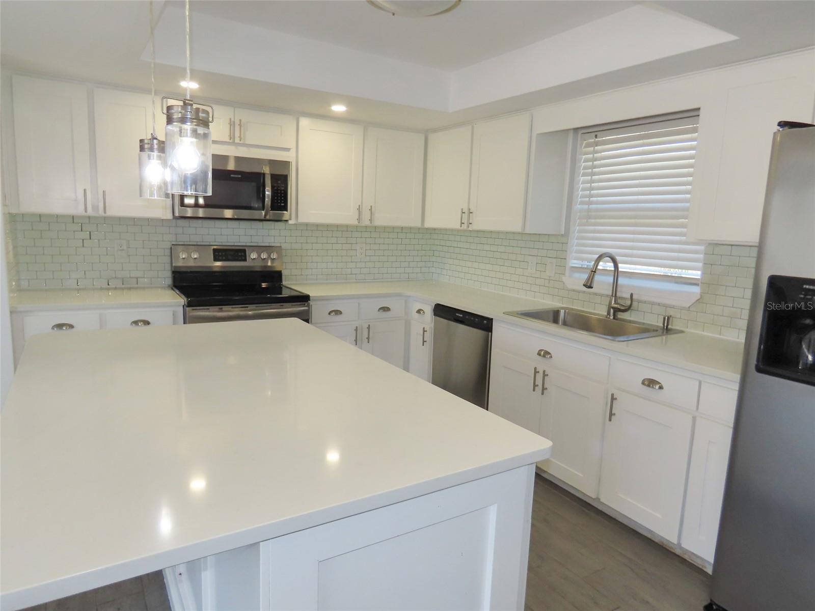 Image 19 of 33 For 1350 Cambridge Drive