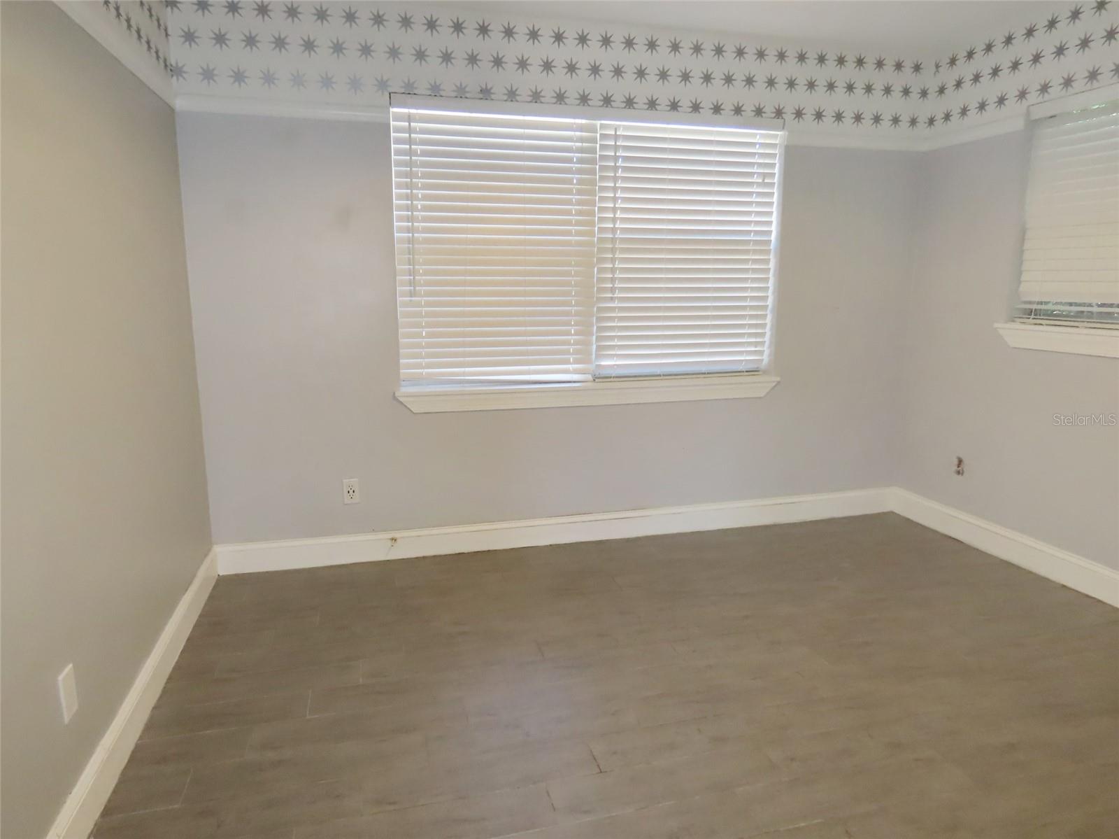 Image 21 of 33 For 1350 Cambridge Drive