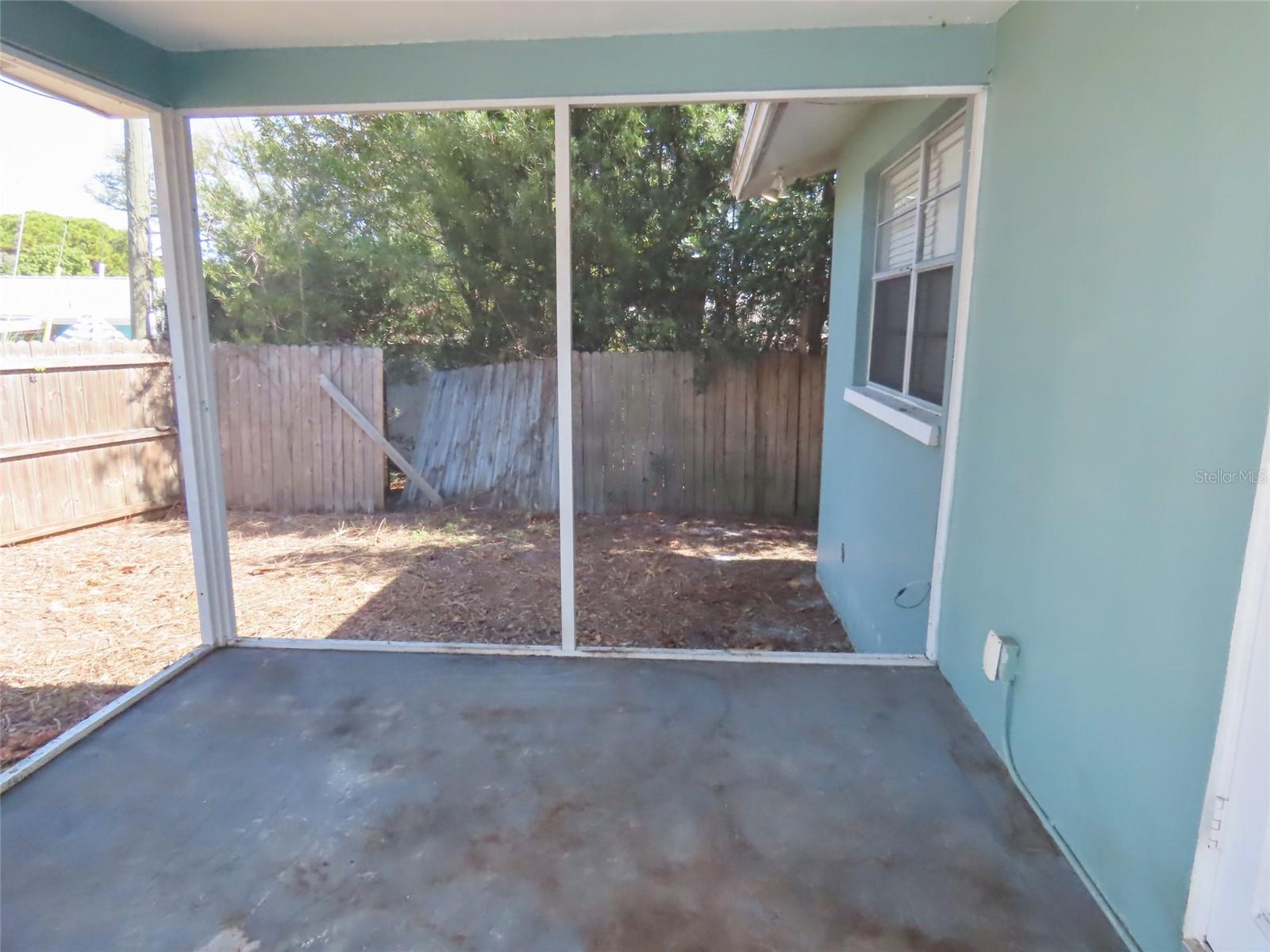 Image 27 of 33 For 1350 Cambridge Drive