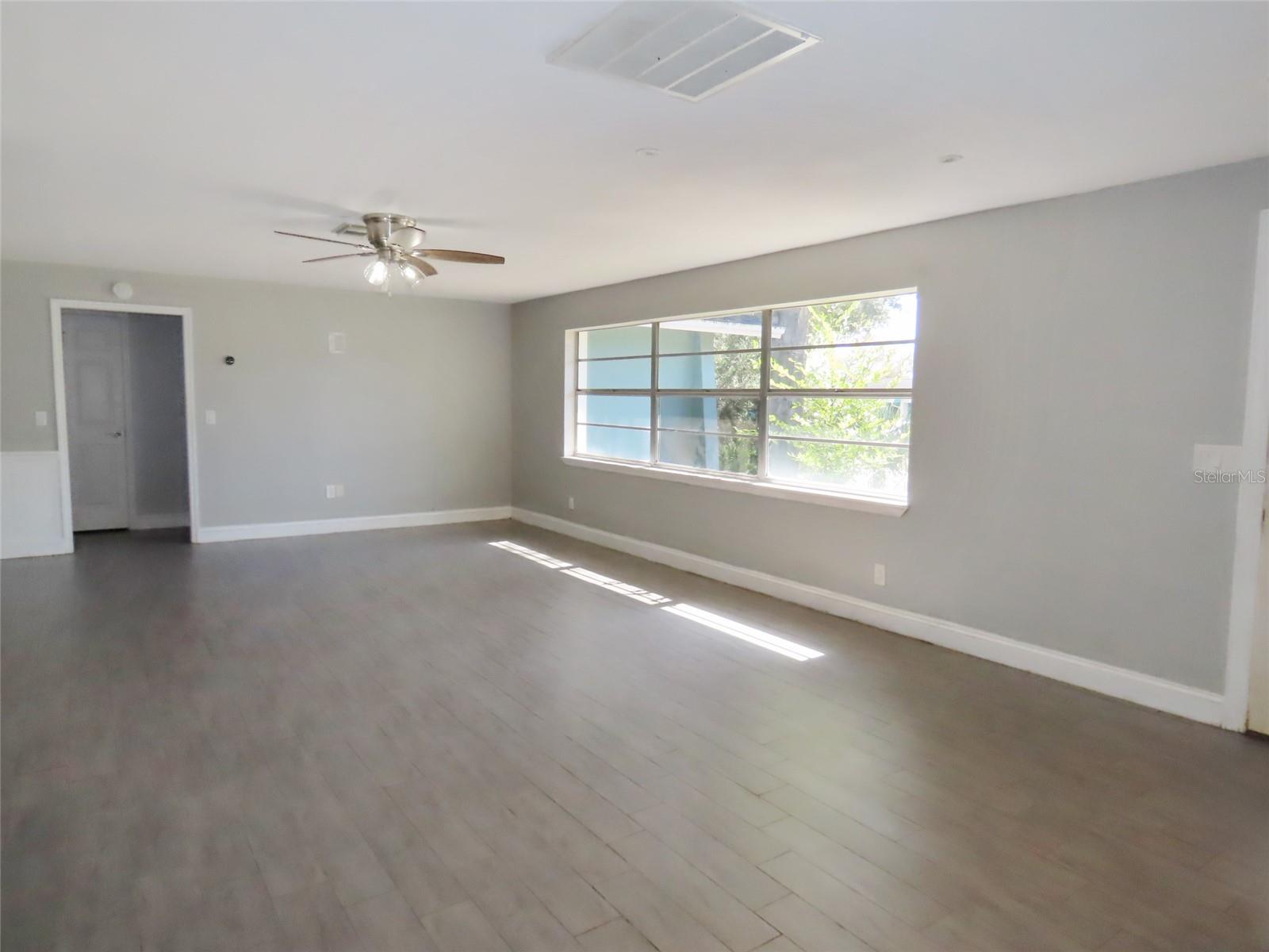 Image 4 of 33 For 1350 Cambridge Drive