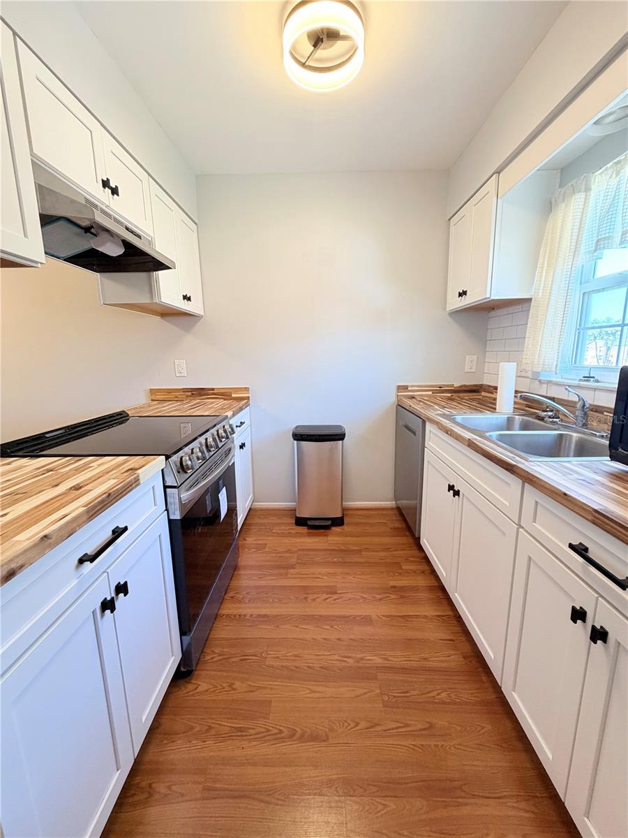 Image 11 of 39 For 1140 83rd Avenue N C