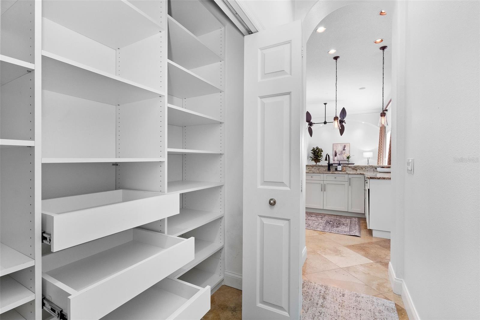 Listing photo id 13 for 17214 Broadoak Drive