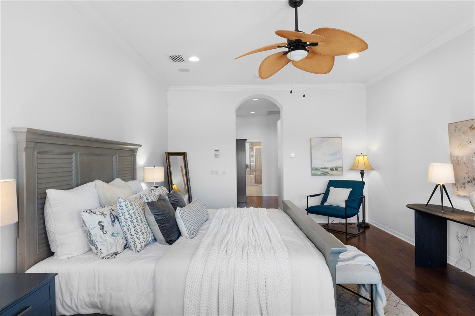 Listing photo id 22 for 17214 Broadoak Drive