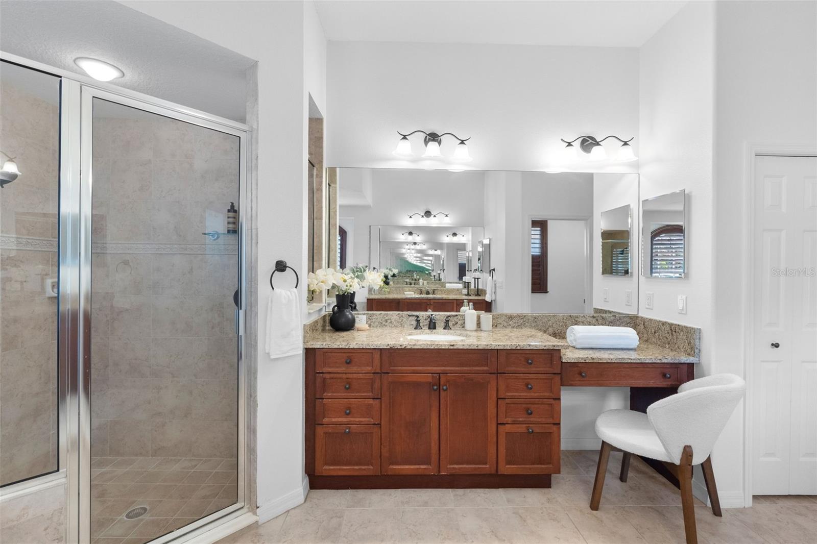 Listing photo id 24 for 17214 Broadoak Drive