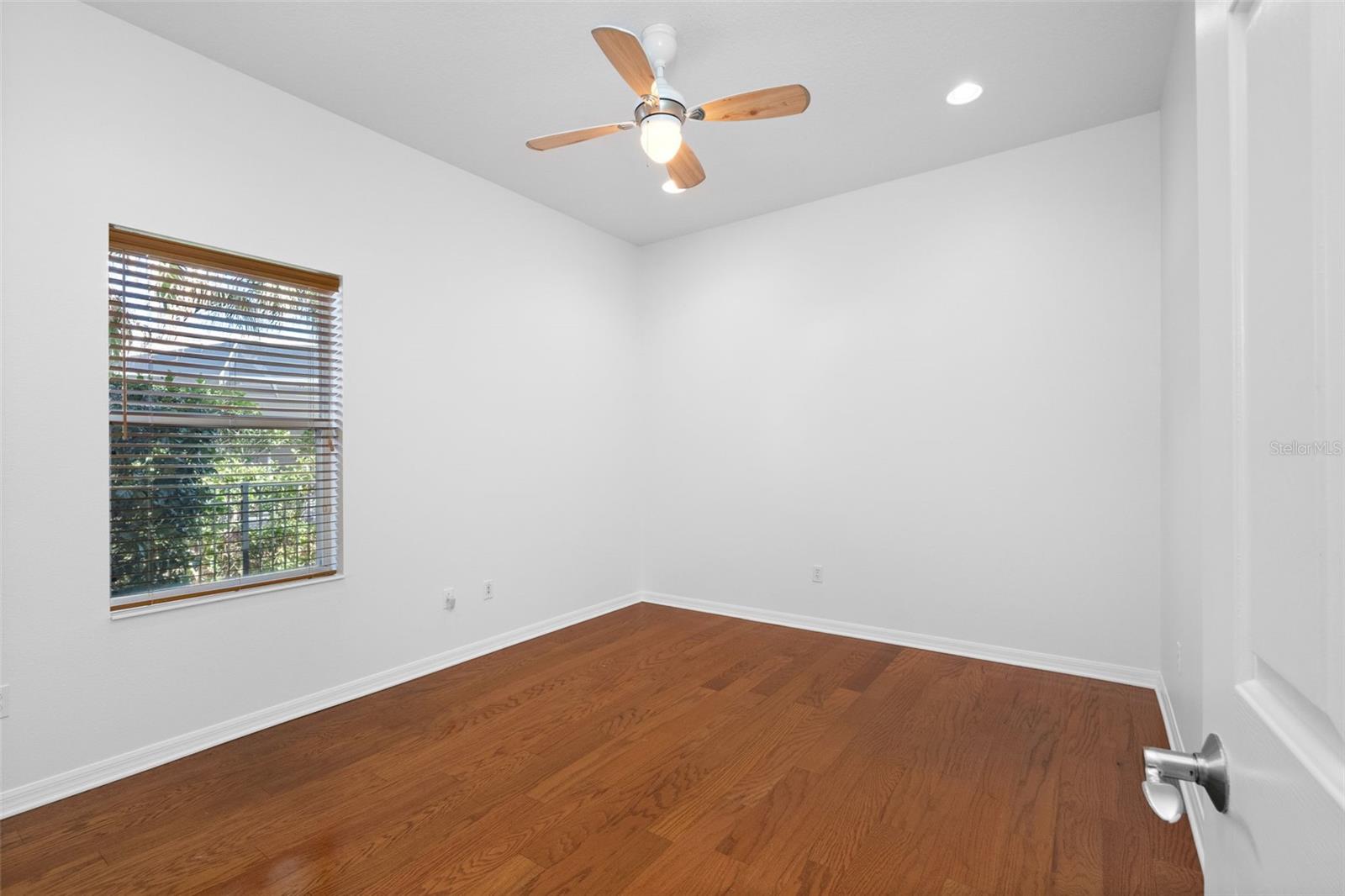 Listing photo id 27 for 17214 Broadoak Drive