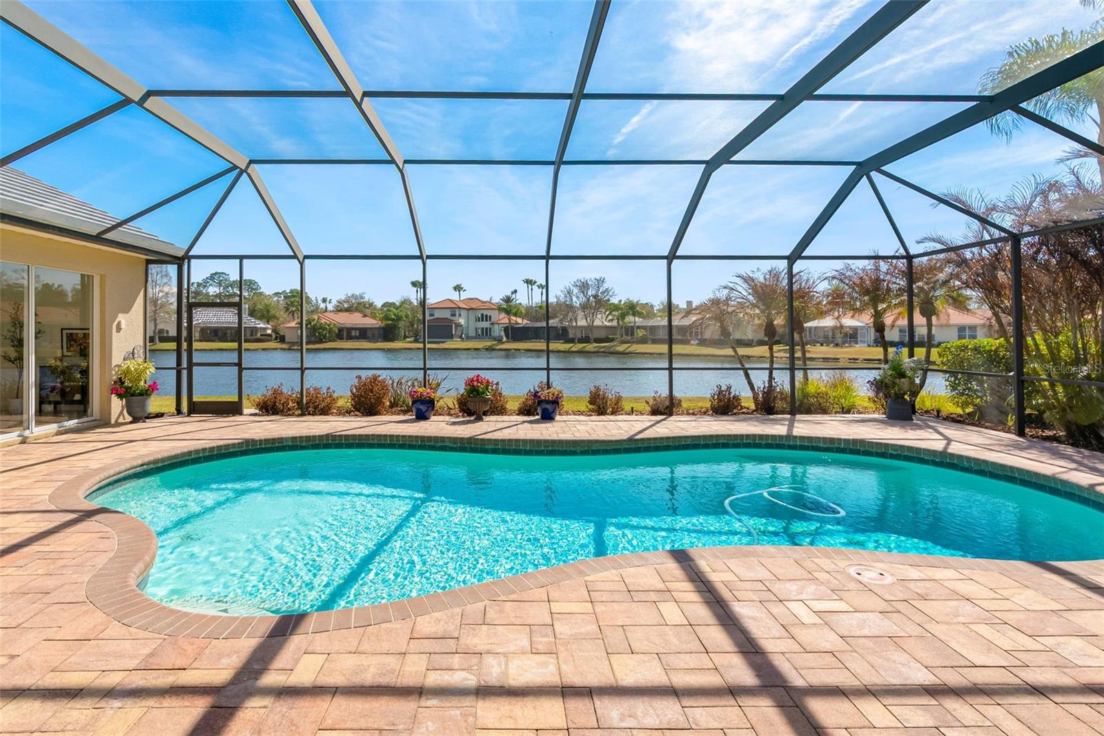 Listing photo id 1 for 17214 Broadoak Drive