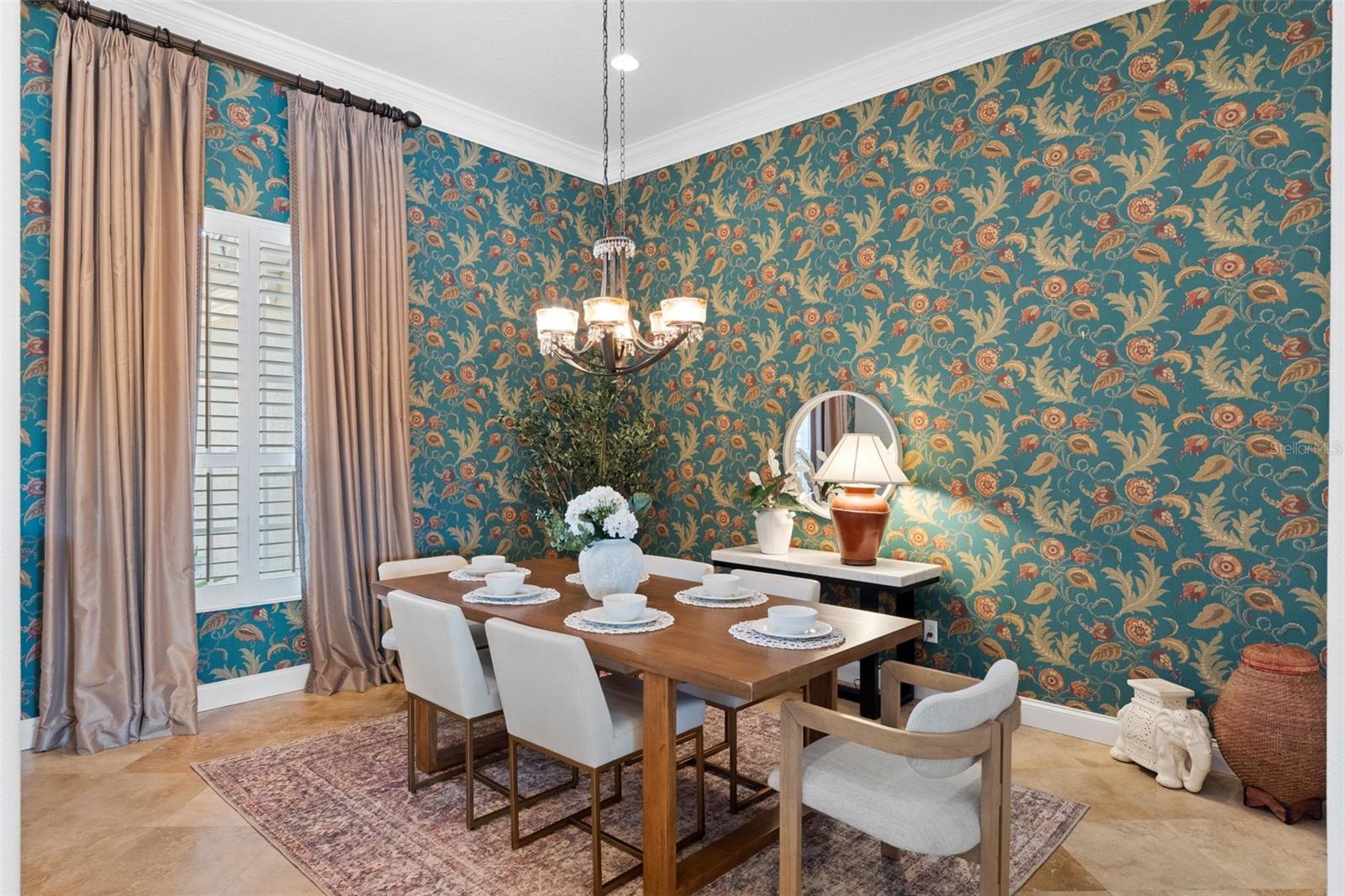 Listing photo id 3 for 17214 Broadoak Drive