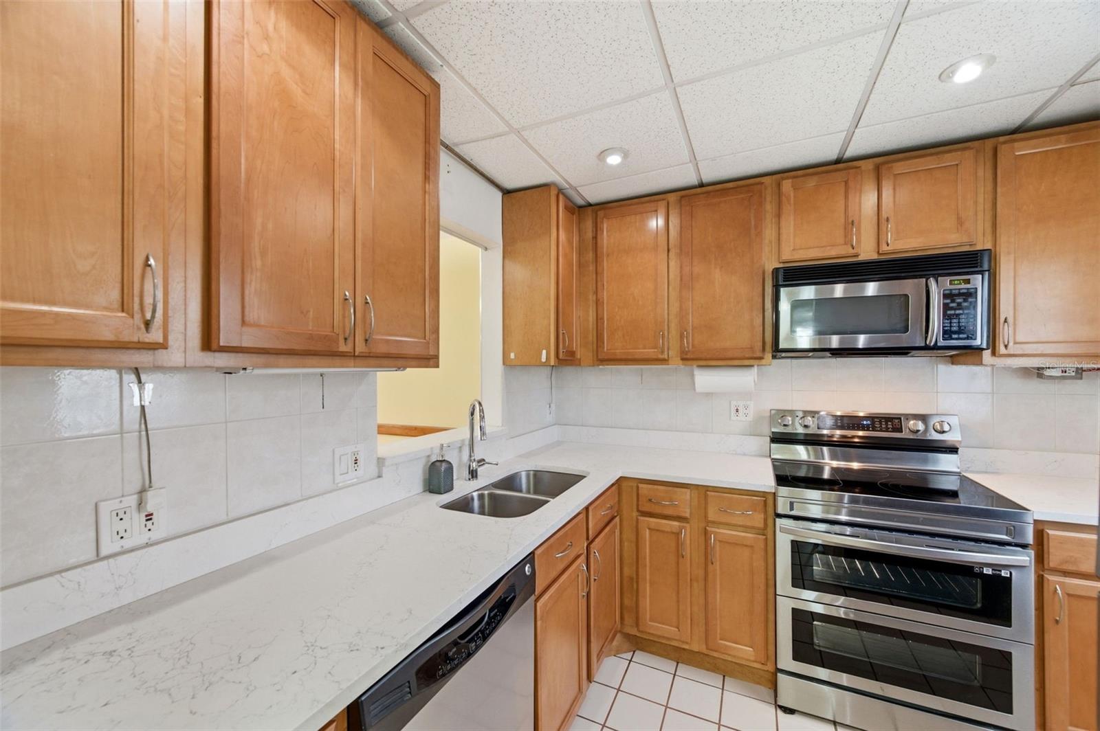 Image 12 of 24 For 11485 Oakhurst Road 200-208