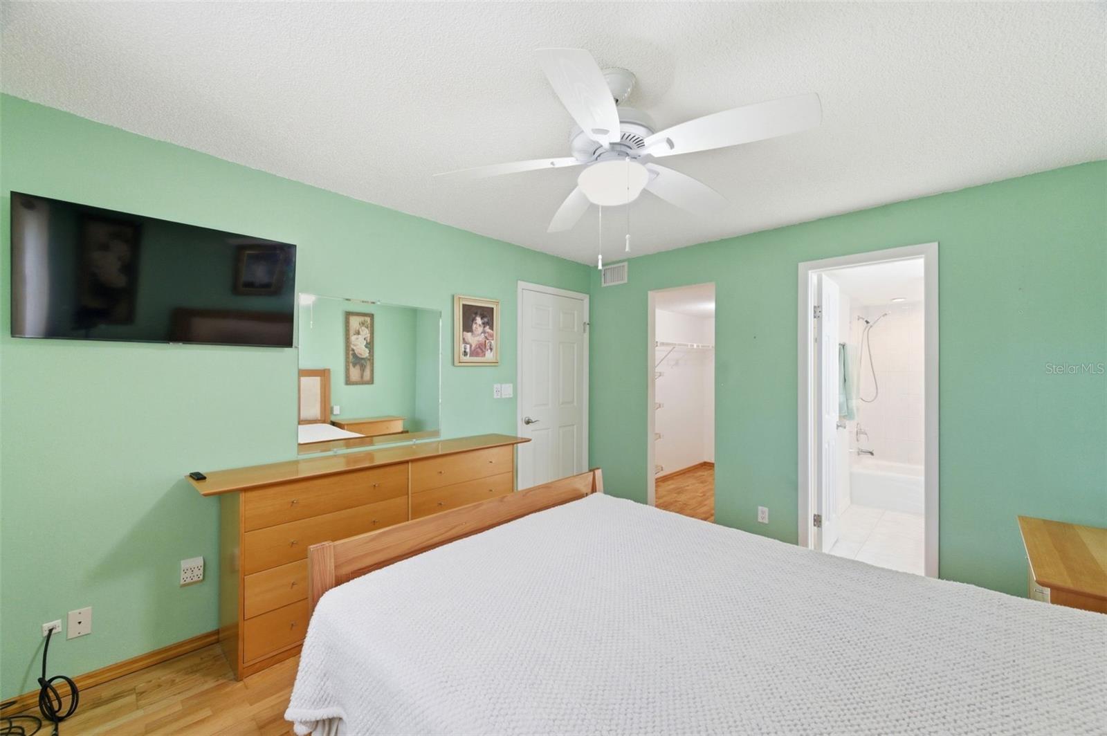 Image 18 of 24 For 11485 Oakhurst Road 200-208