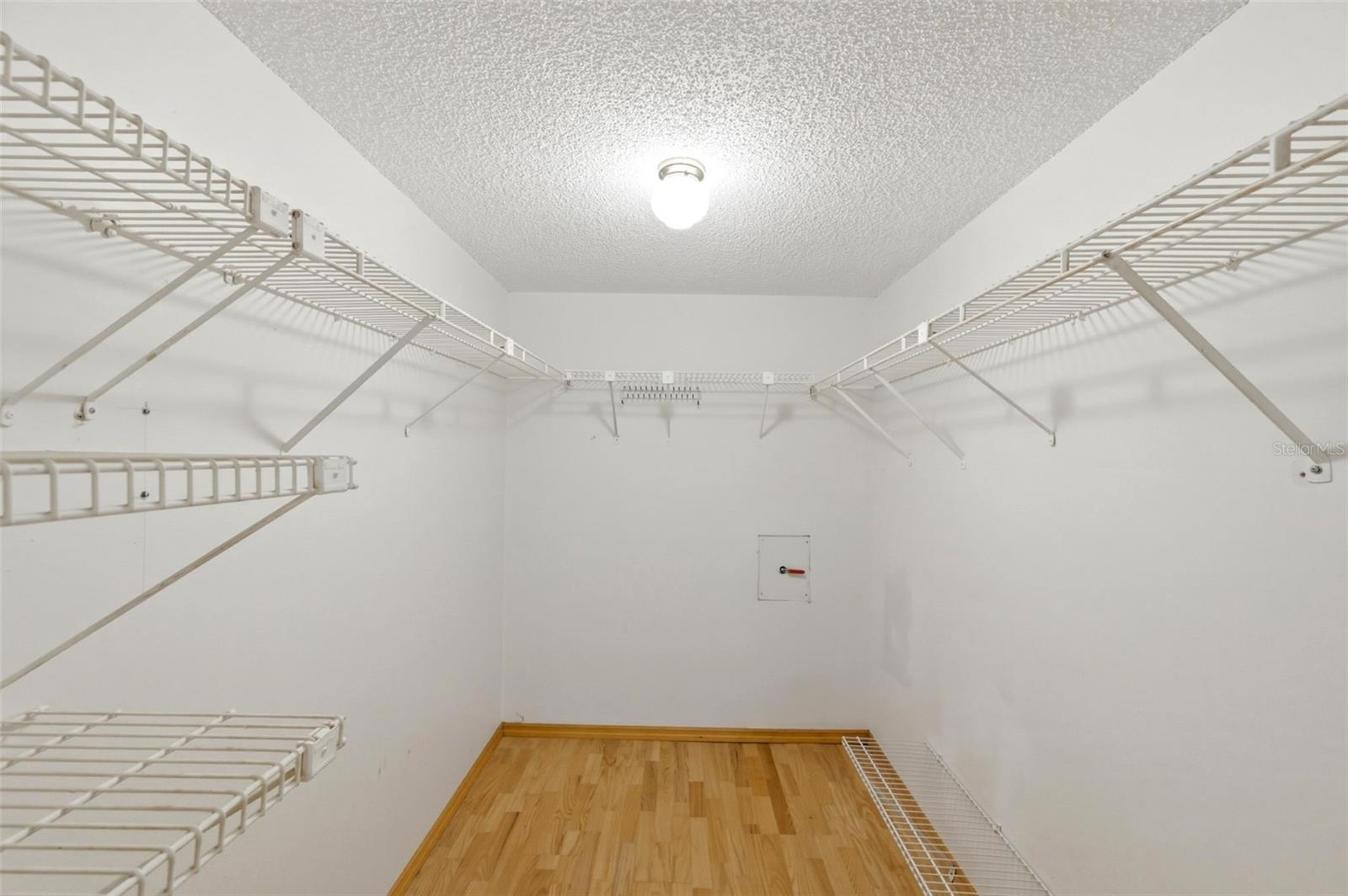 Image 21 of 24 For 11485 Oakhurst Road 200-208