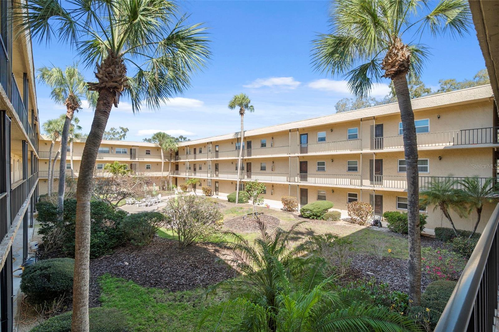 Image 4 of 24 For 11485 Oakhurst Road 200-208