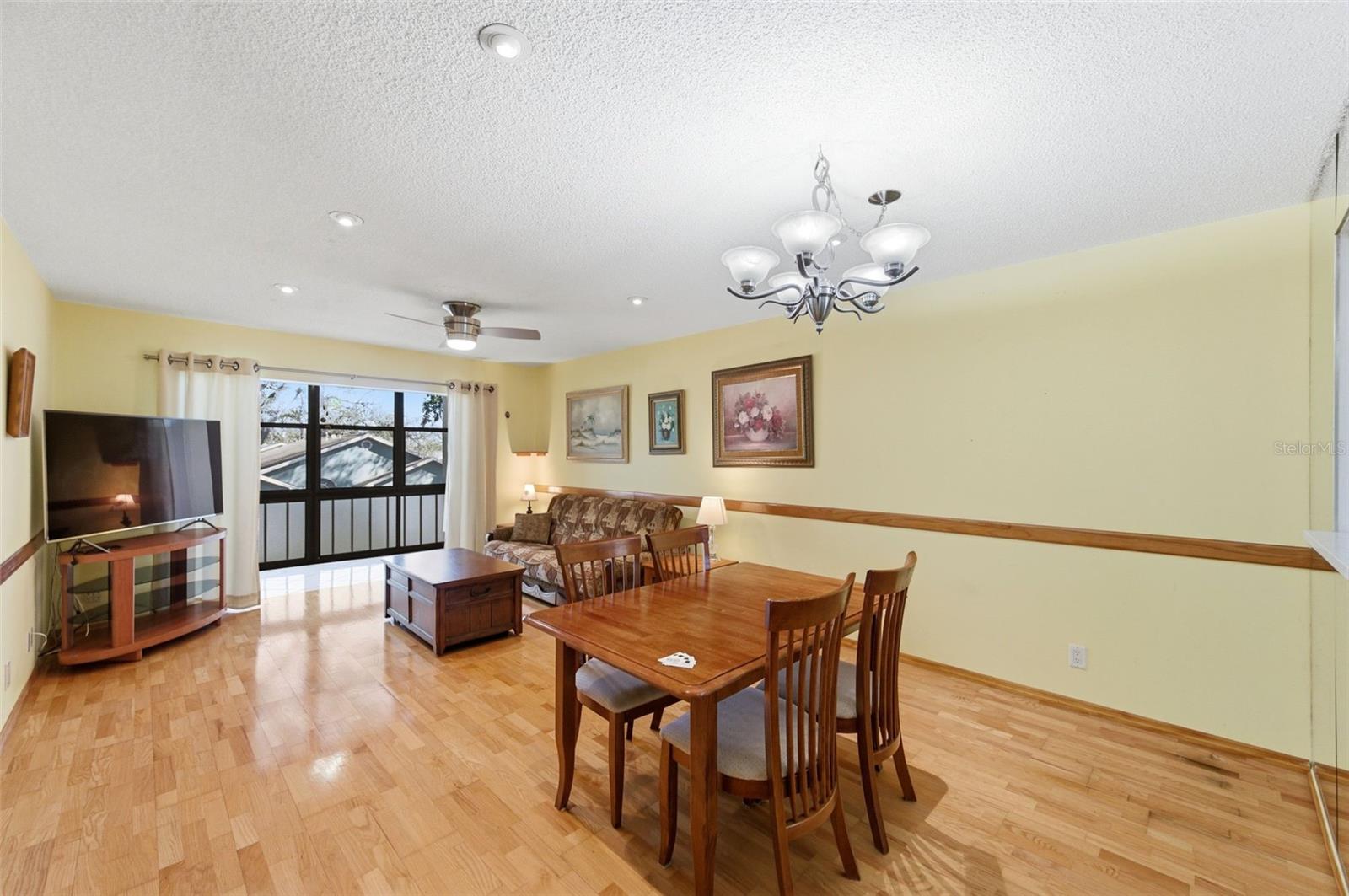 Image 5 of 24 For 11485 Oakhurst Road 200-208