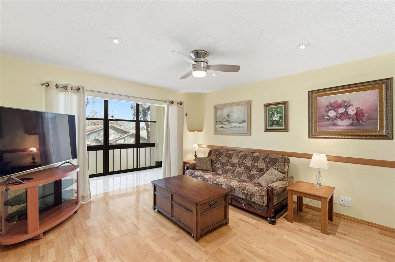 Image 7 of 24 For 11485 Oakhurst Road 200-208